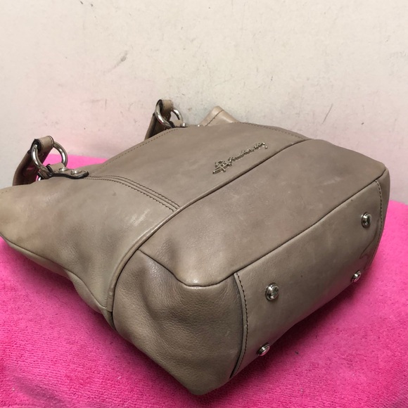 B Makowsky Leatger Tote Purse - Picture 4 of 7